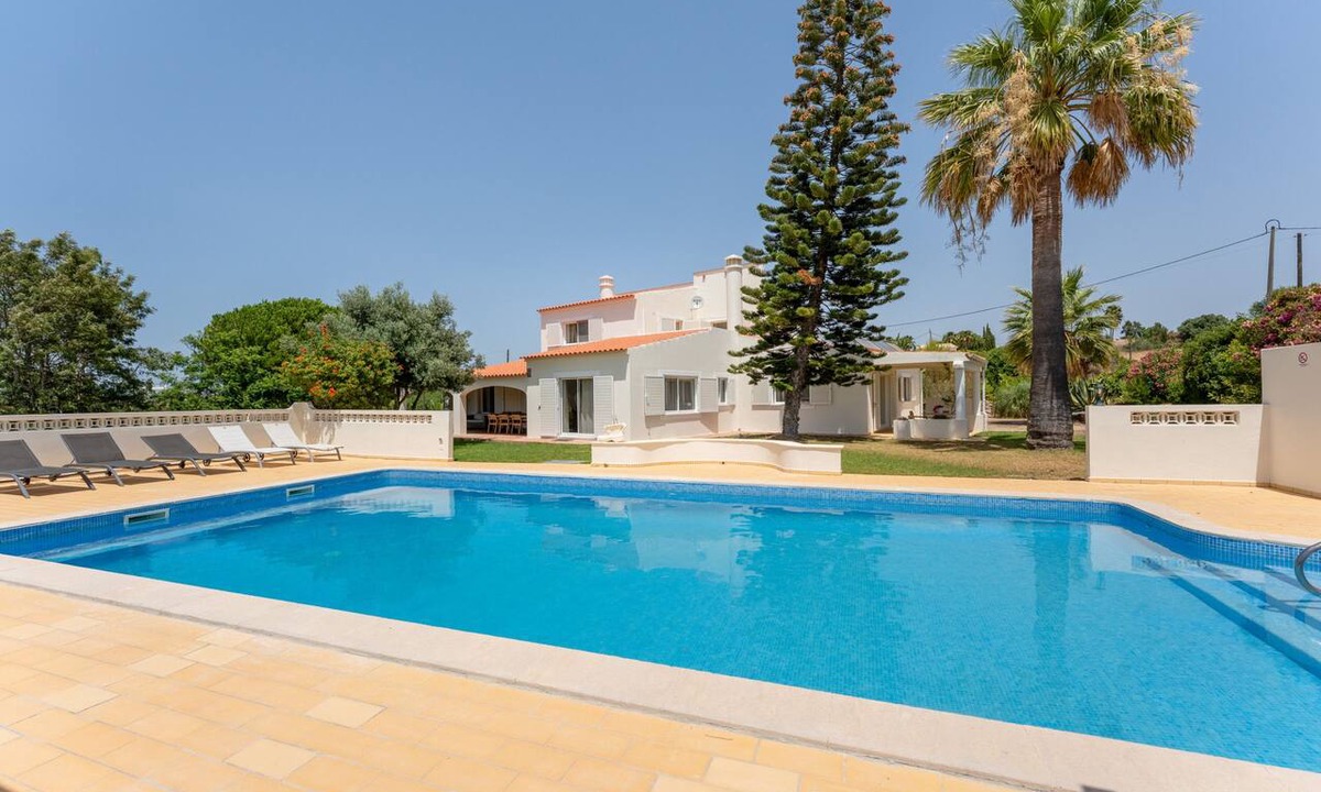 Poco Partido Villa | Villa Ursa | 6 bedrooms | Jacuzzi | Benagil