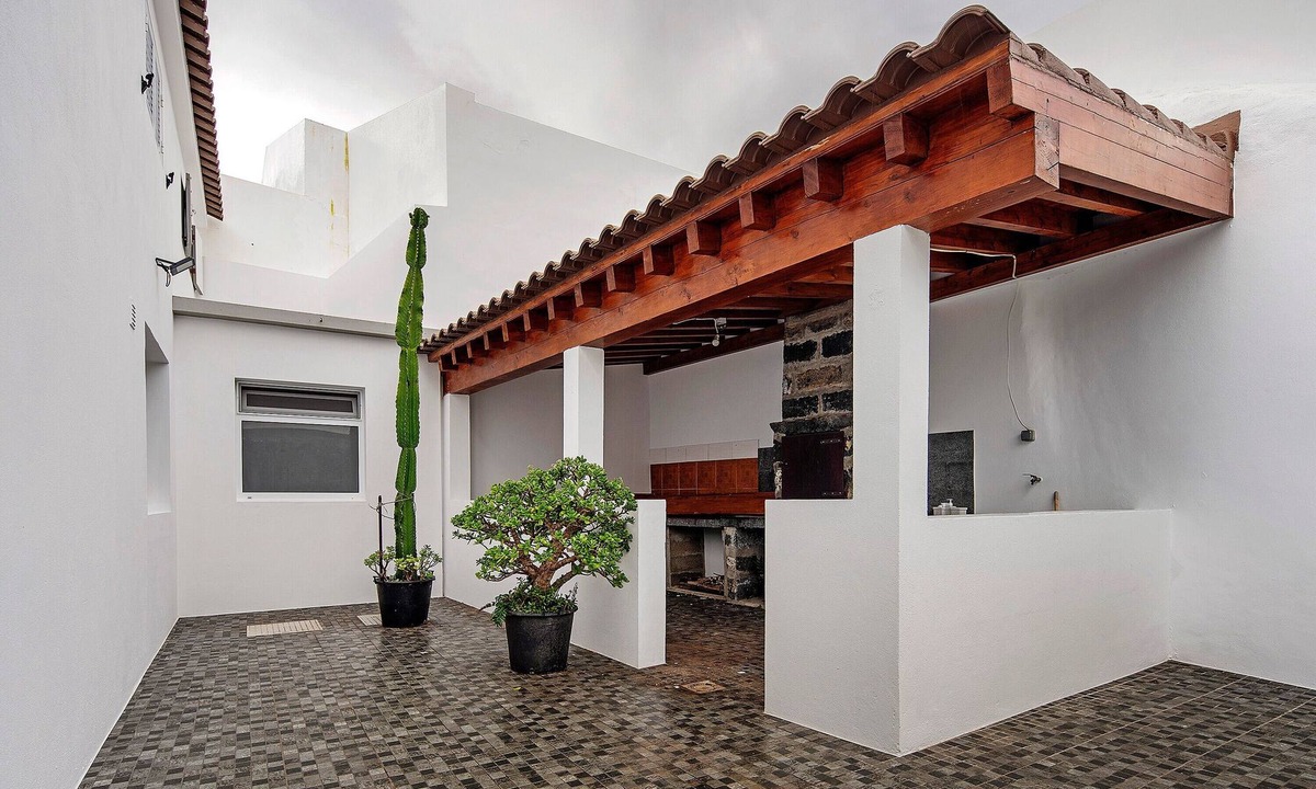 Ribeira Grande Villa | Villa 'Windmill Beach House' with Sea View, Wi-Fi and Air Conditioning