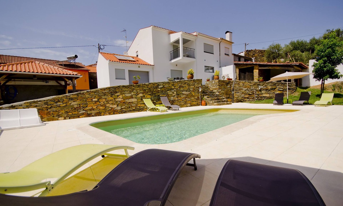 Oleiros House | Villa with a Swimming Pool