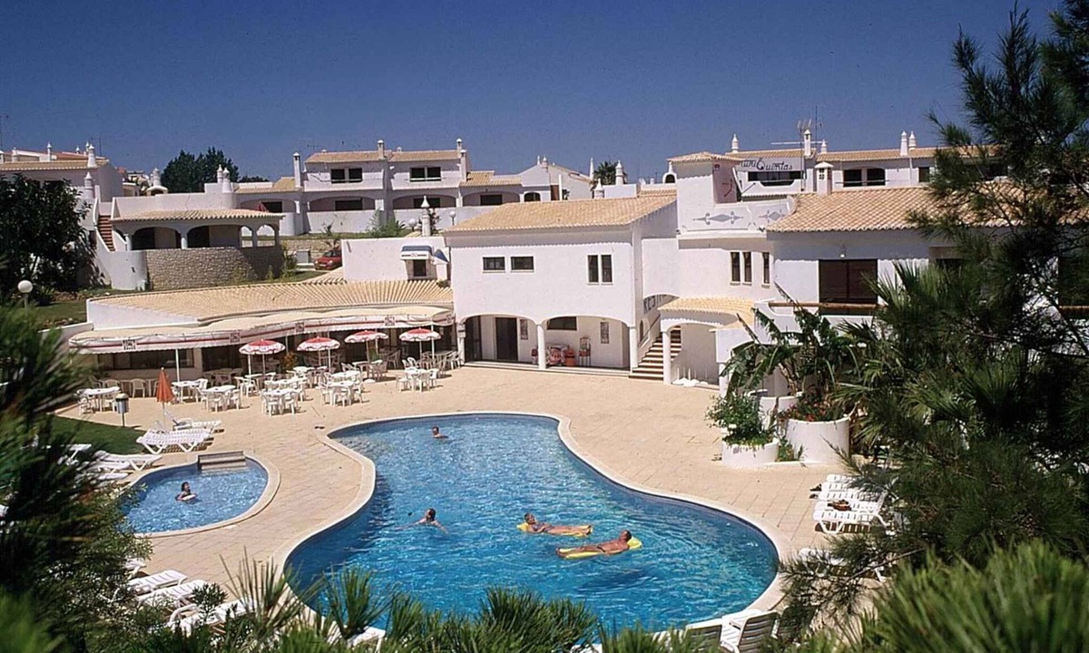 Alporchinhos House | Villa with air conditioning, balcony and pool