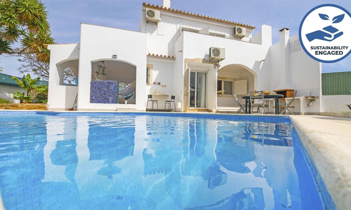 Quarteira Villa | Villa with BBQ and heatable pool in Vilamoura