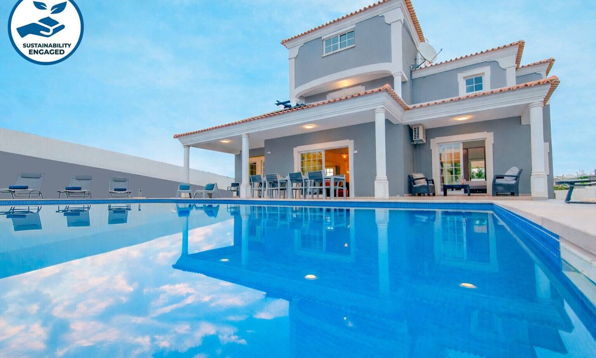 Albufeira Villa | Villa with heatable pool and BBQ