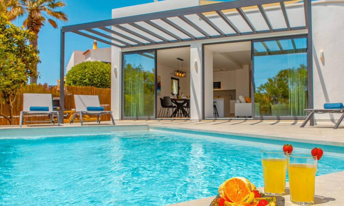 Carvoeiro Villa | Villa with Jacuzzi & Heatable Pool in Carvoeiro