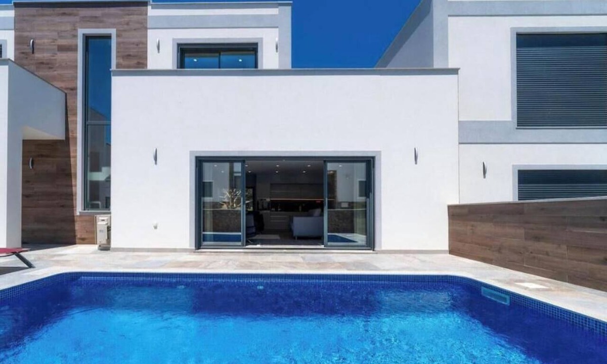 Vale Navio House | Villa with private pool | 3 bedrooms, 2 en suite | Air conditioning