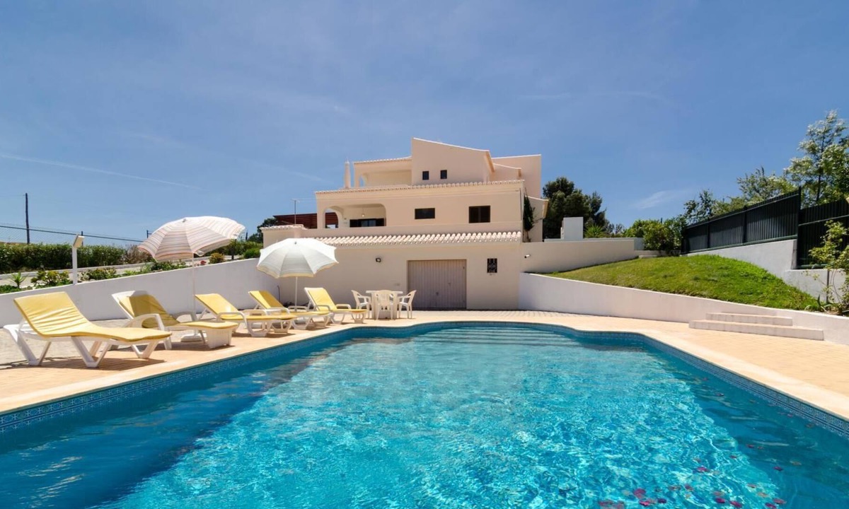 Caramujeira Villa | Villa with Private Pool a close to Marinha Beach