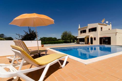 Caramujeira Villa | Villa with Private Pool Near Benagil & Marinha Beach