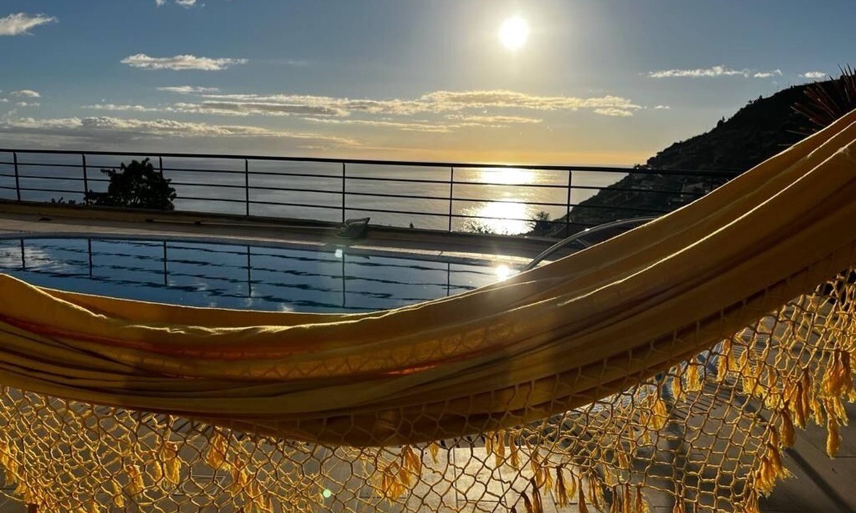 Arco da Calheta House | Village Calheta — Luxury Living with Views of Sea and Mountains