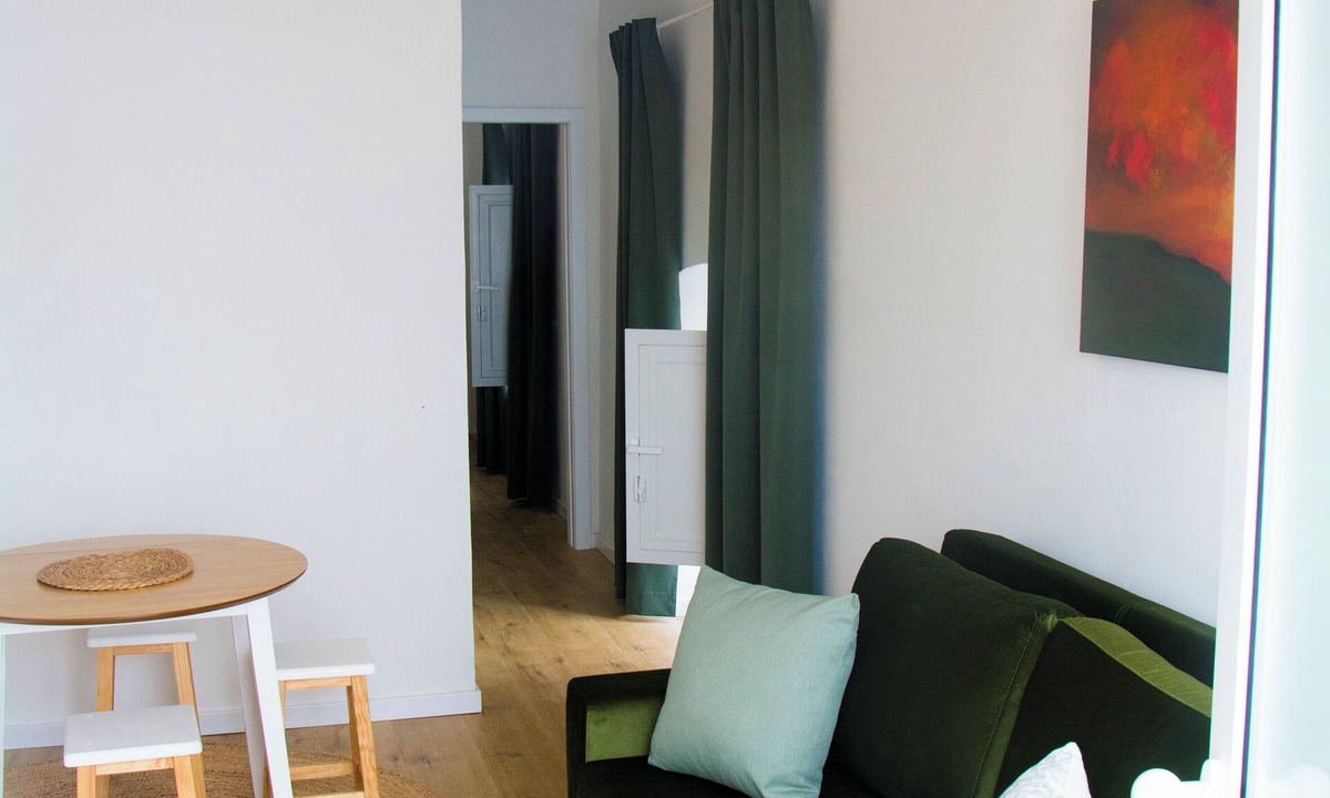 Moura House | Village house with two apartments and shared patio -Casa da Oliveira