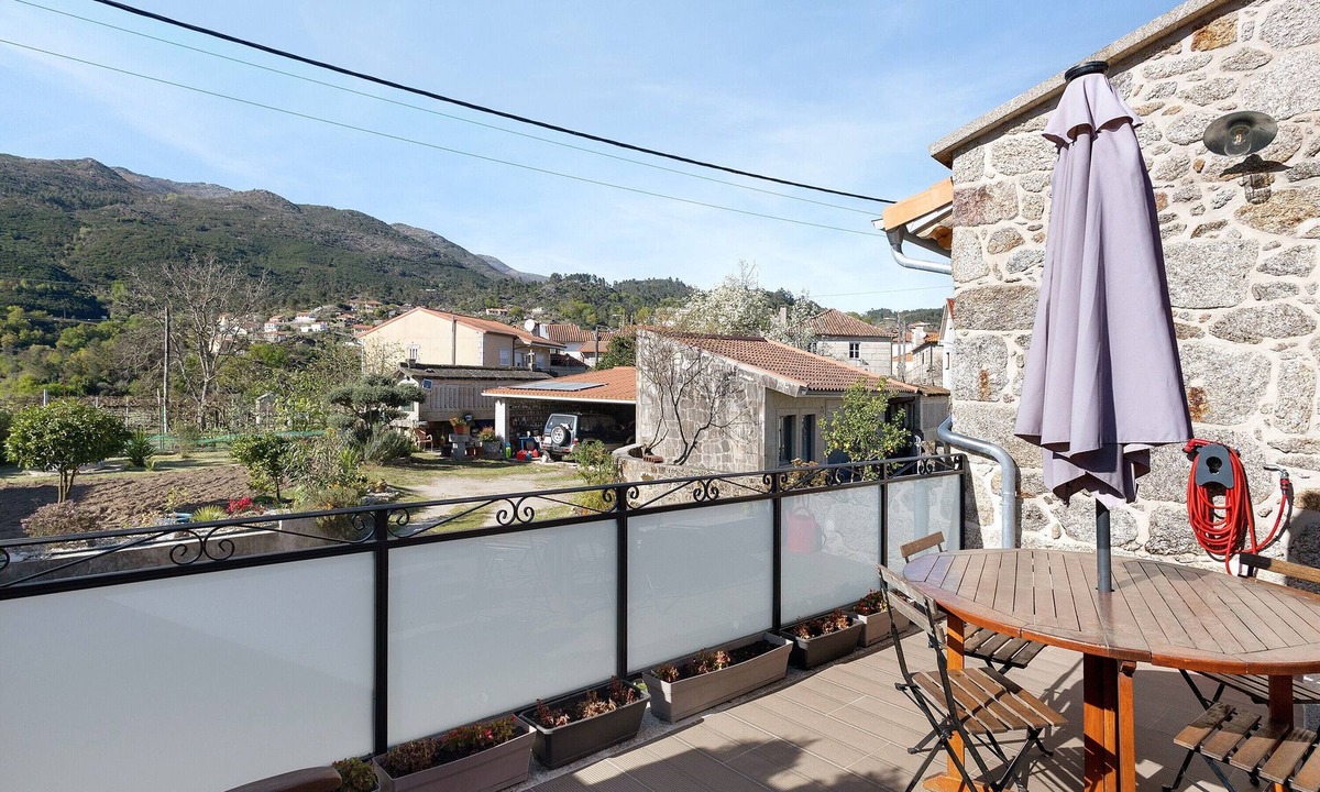 Soajo House | Vinha Da Touça T1 Holiday Home with Mountain View, Wi-Fi and Air Conditioning