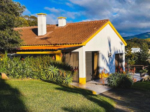 Ponta Delgada Villa | VIVA Quinta I Quinta do Ananás Pineapple Farmhouse