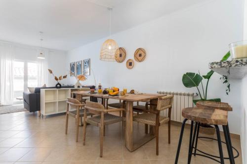Espartal House | Vivenda Duneta - in Walking Distance to the Beach by Lisbeyond
