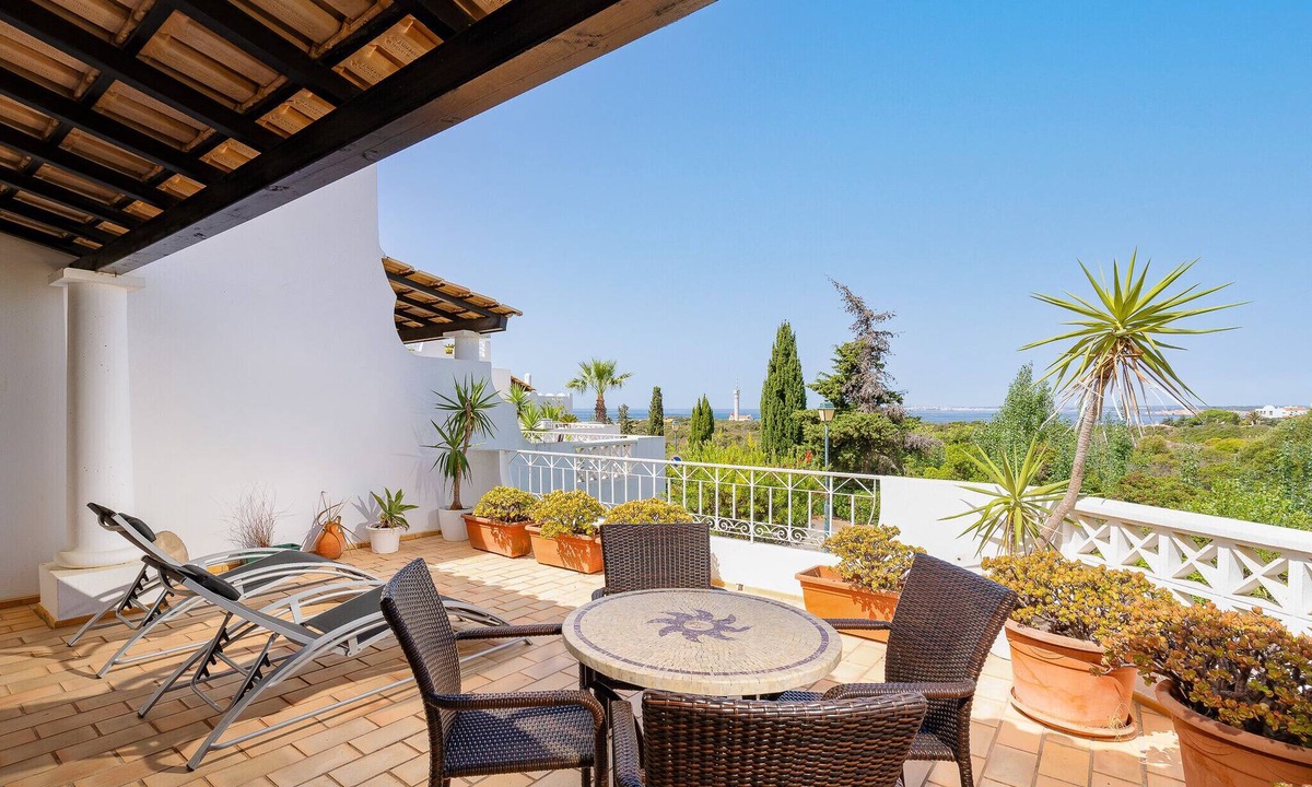 Ferragudo Apartment | Walk-to-Beach Apt with Ocean View