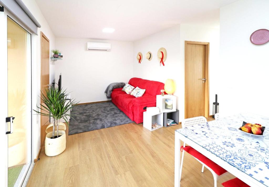 Barcelos House | Welcoming House in Medros with Terrace
