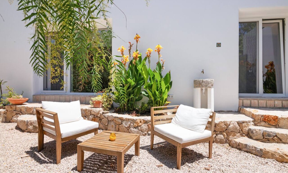 Moncarapacho e Fuseta Cottage | Wellness Garden Cottage with Yoga, Pilates and Natural Pond