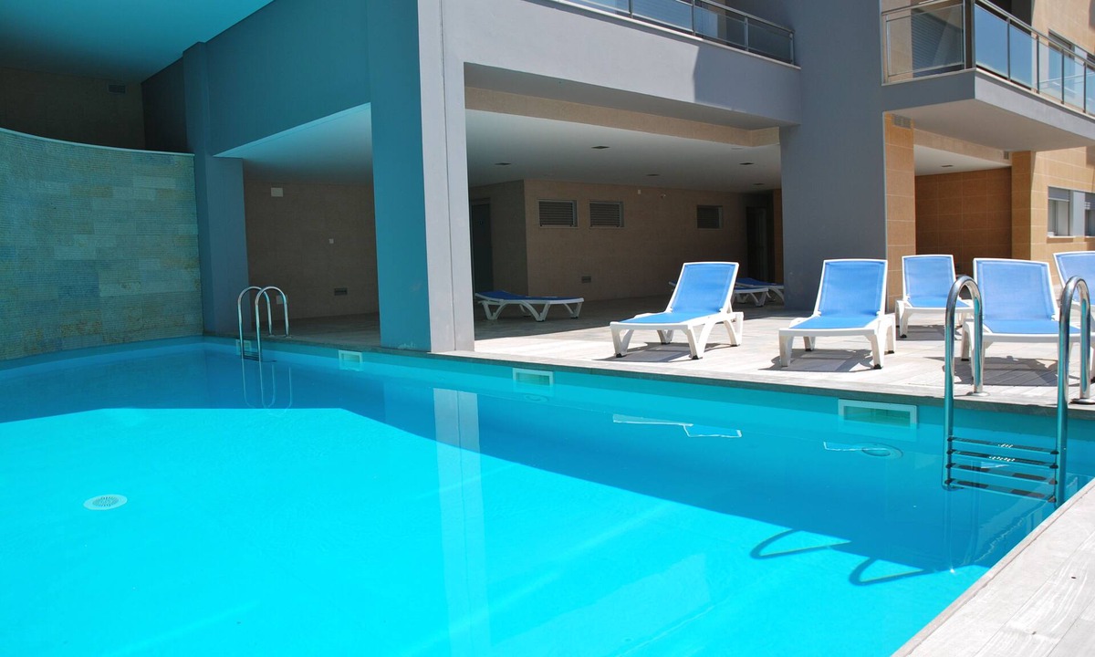 Sao Martinho do Porto Apartment | Whale - 3 bedroom apartment with free Wi-Fi and heated pool near the beach