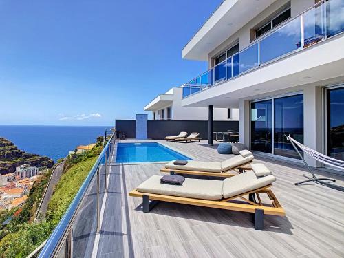 Tabua Villa | Wild River Villa - pool & sea view by LovelyStay
