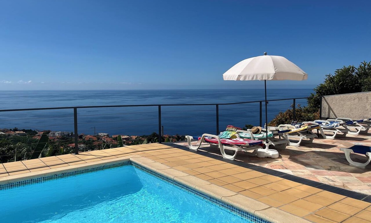 Arco da Calheta Apartment | Winter time apartment with Private use Pool, Breathtaking Views, Games Room, BBQ