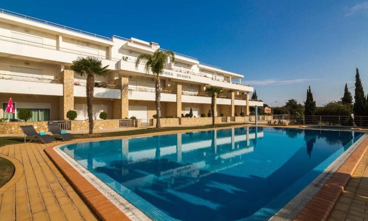 Olhos D'Agua Apartment | Wonderful Apartment Near Olhos De Água Beach