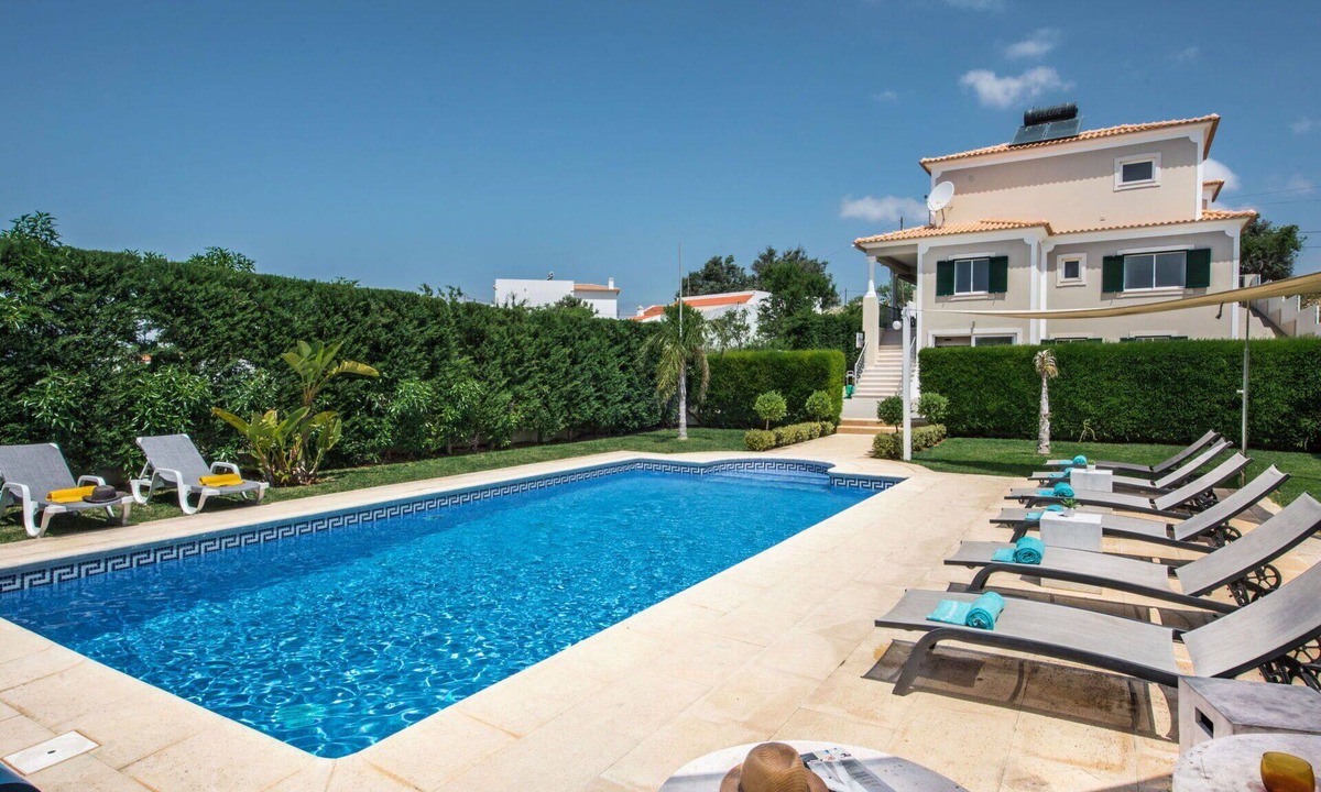 Albufeira Villa | Wonderful private villa for 10 people with A/C, private pool, WIFI, TV and terrace
