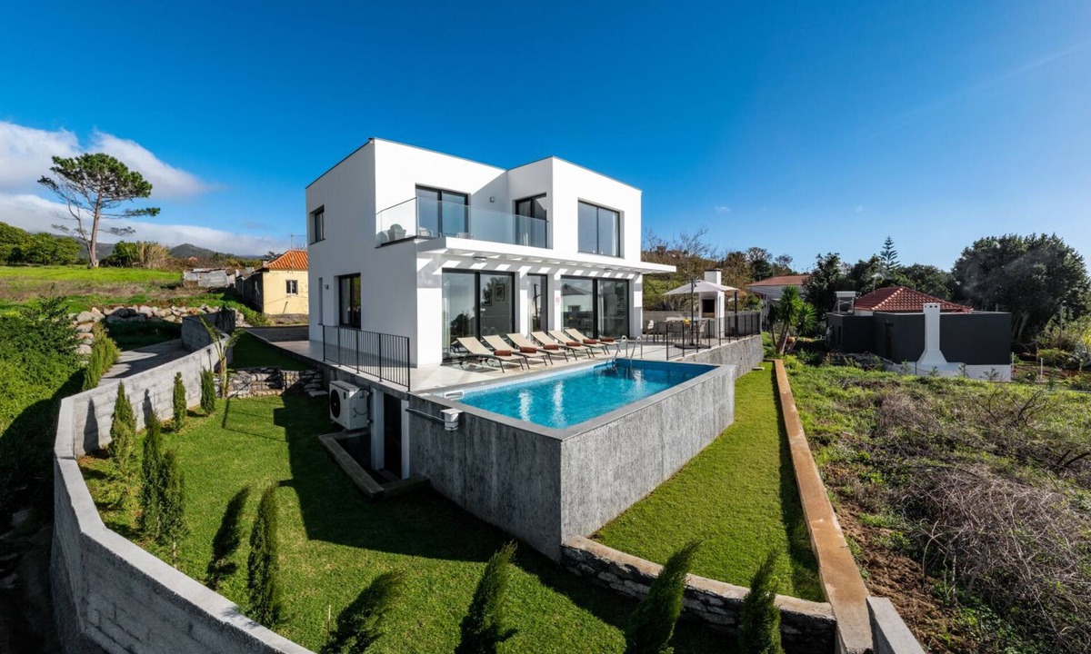 Prazeres Villa | Wonderful tranquil villa with pool|Casa Laranja