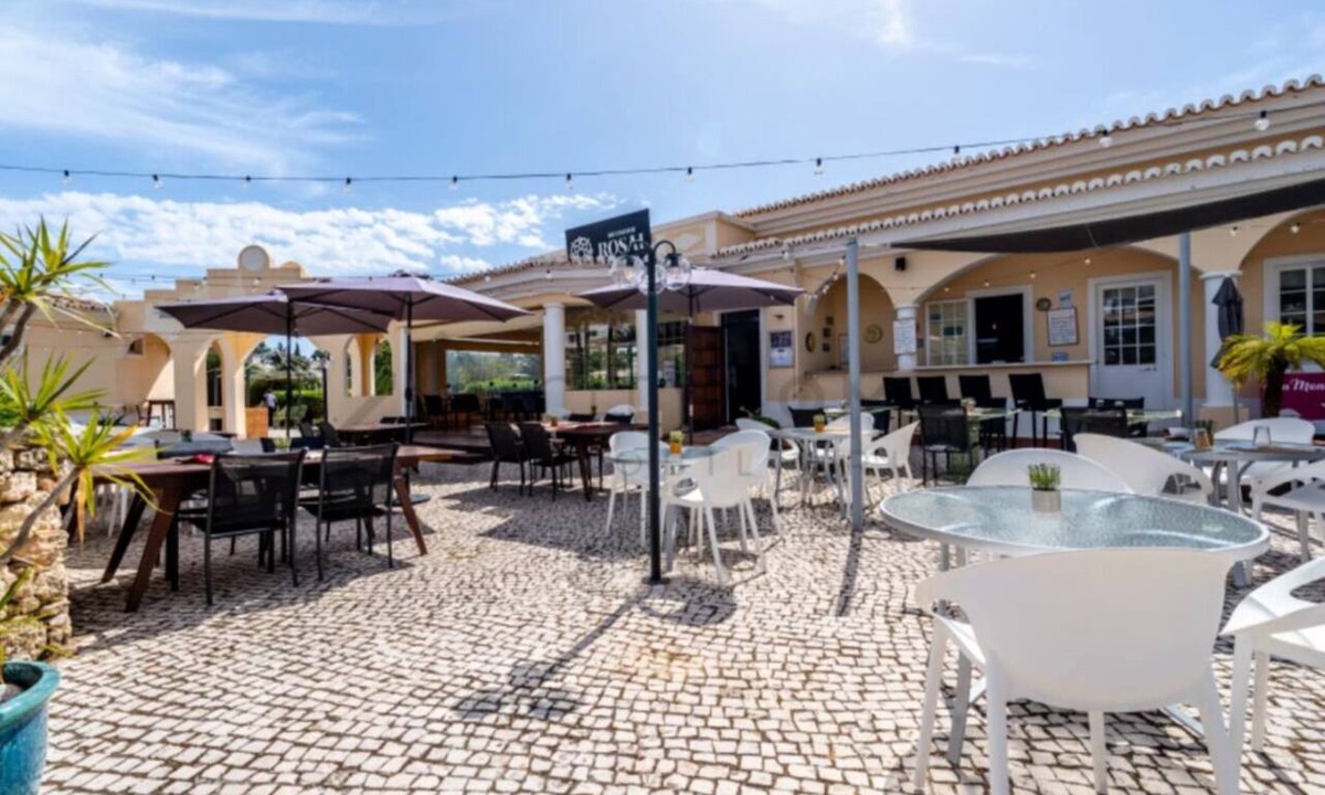 Lagoa e Carvoeiro Condo | Your Coastal Oasis: Bright, Modern T2 Villa with Pool & Resort Amenities