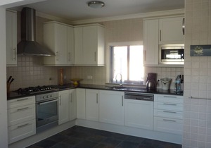 A villa with private pool and private tenniscourt, uniquely located