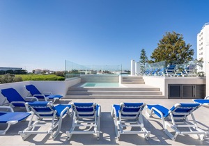 Correeira Luxury Residence T2 F - Albufeira, Pools, Wifi, Bbq, Beach in Albufeira