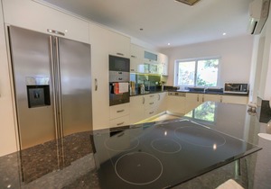 Fabulous 4 Bed Villa on Clube Albufeira with Private Heated Pool, WIFI, and AC. in Albufeira
