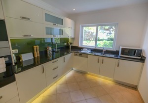 Fabulous 4 Bed Villa on Clube Albufeira with Private Heated Pool, WIFI, and AC. in Albufeira