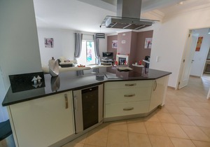 Fabulous 4 Bed Villa on Clube Albufeira with Private Heated Pool, WIFI, and AC. in Albufeira
