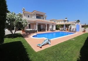 Four Bedroom Villa in Varandas do Lago - T148 in Almancil in Almancil