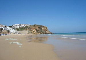Luxury 2 Bed Apartment close to beach plus A/C & Free WIFI