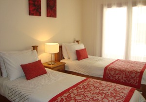 Luxury 2 Bed Apartment close to beach plus A/C & Free WIFI