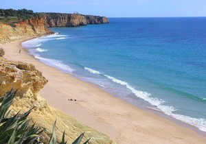 Luxury Apartment with Sea view, shared Pool and Gardens, Sleeps 6
