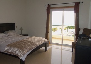 Luxury Apartment with Sea view, shared Pool and Gardens, Sleeps 6