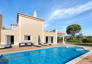 Villa Pestana Golf Resort - Moradia 275 with Mountain View, Pool, Wi-Fi & Garden