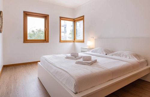 Paco De Arcos Apartment | 118 m² Apartment ∙ 3 bedrooms ∙ 6 guests