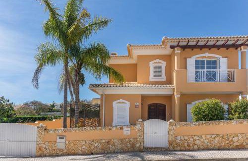 Albardeira Villa | 170 m² Villa ∙ 4 bedrooms ∙ 8 guests