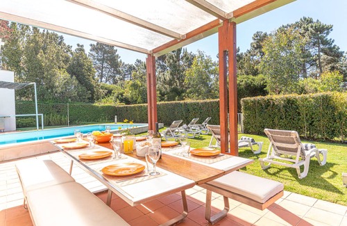 Charneca de Caparica e Sobreda Villa | 200 m² Villa ∙ 5 bedrooms ∙ 10 guests