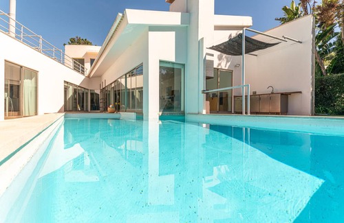 Charneca de Caparica e Sobreda Villa | 200 m² Villa ∙ 5 bedrooms ∙ 10 guests