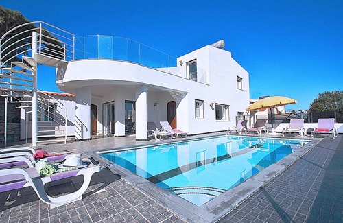 Albufeira Villa | 200 m² Villa ∙ 4 bedrooms ∙ 10 guests
