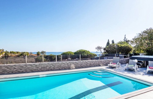 Albufeira Villa | 200 m² Villa ∙ 4 bedrooms ∙ 10 guests