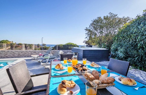 Albufeira Villa | 200 m² Villa ∙ 4 bedrooms ∙ 10 guests