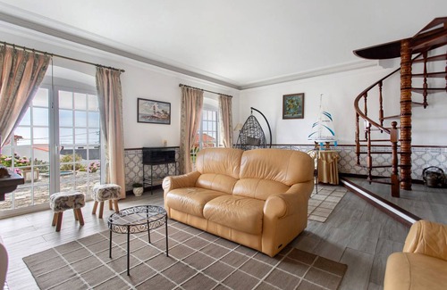 Lourinha House | 300 m² Farmhouse ∙ 6 bedrooms ∙ 15 guests