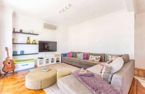 Charneca de Caparica e Sobreda Villa | 400 m² Villa ∙ 5 bedrooms ∙ 10 guests