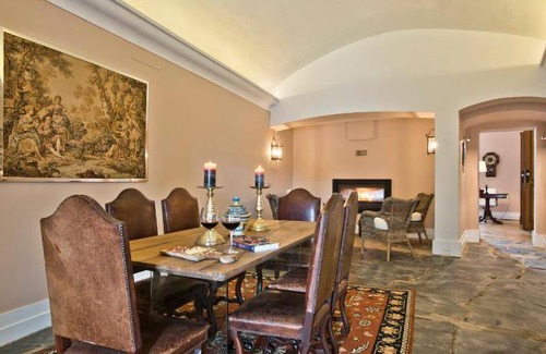 Avis House | 740 m² Farmhouse ∙ 7 bedrooms ∙ 30 guests