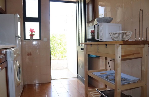 Alporchinhos Apartment | Apartment 'Casa Barbara' with Sea View, Shared Pool and Wi-Fi