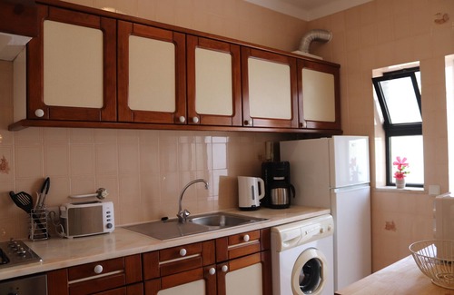 Alporchinhos Apartment | Apartment 'Casa Barbara' with Sea View, Shared Pool and Wi-Fi