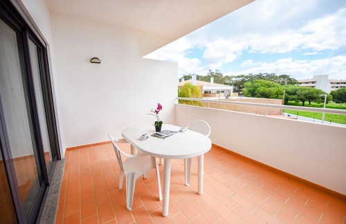 Ameijeira Apartment | Apt. Casa Luciano, a couple minutes walk to D. Ana Beach