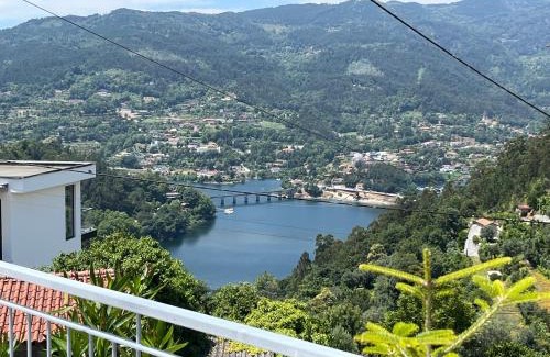 Cova House | Casa da Lage - Lareira - Vistas rio - Gerês